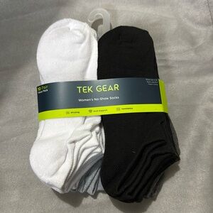 TEK gear ankle socks. Black, white, light gray and dark gray.